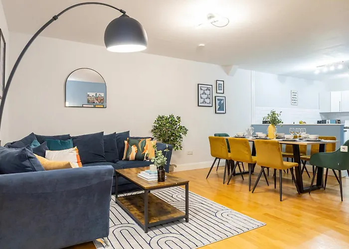 3 Bed Canal St Flat Sleeps 9 City Centre